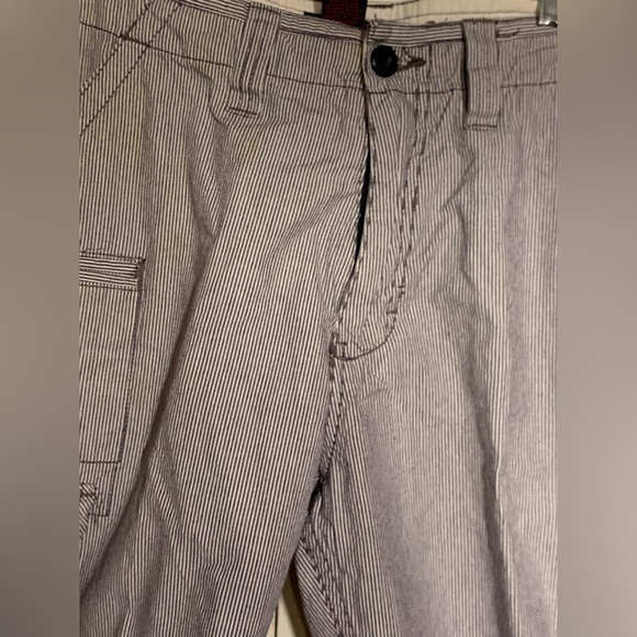 Mens Size 32 Foot Locker‎ Jean Grey & White Striped  Shorts With Cargo Pockets - Picture 2 of 3